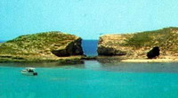 A Kék Laguna Comino szigeténél